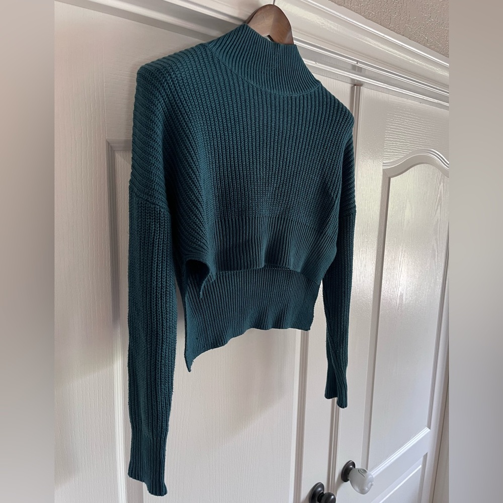 Urban Outfitters Crop Sweater (s)